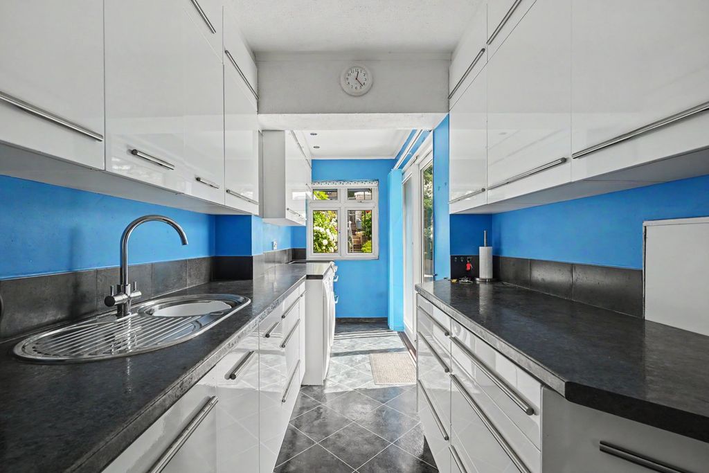 Property photo 3 of 49
