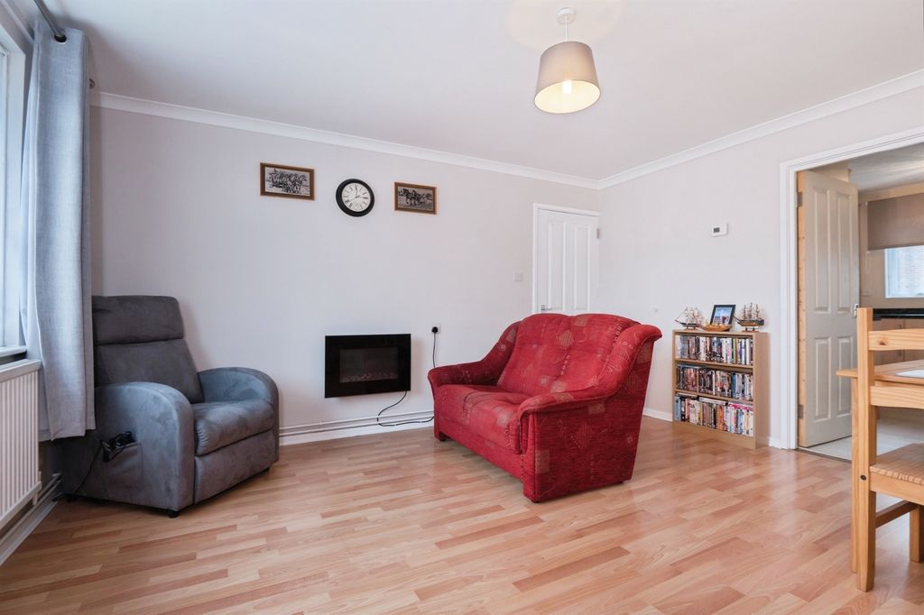 Property photo 2 of 17