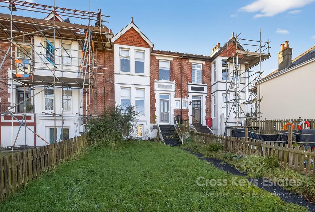 Property photo 1 of 25 Cross Keys Estates