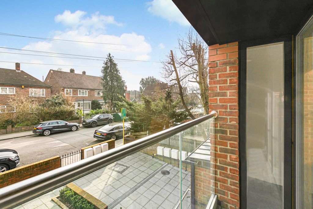 Property photo 3 of 11 Balcony