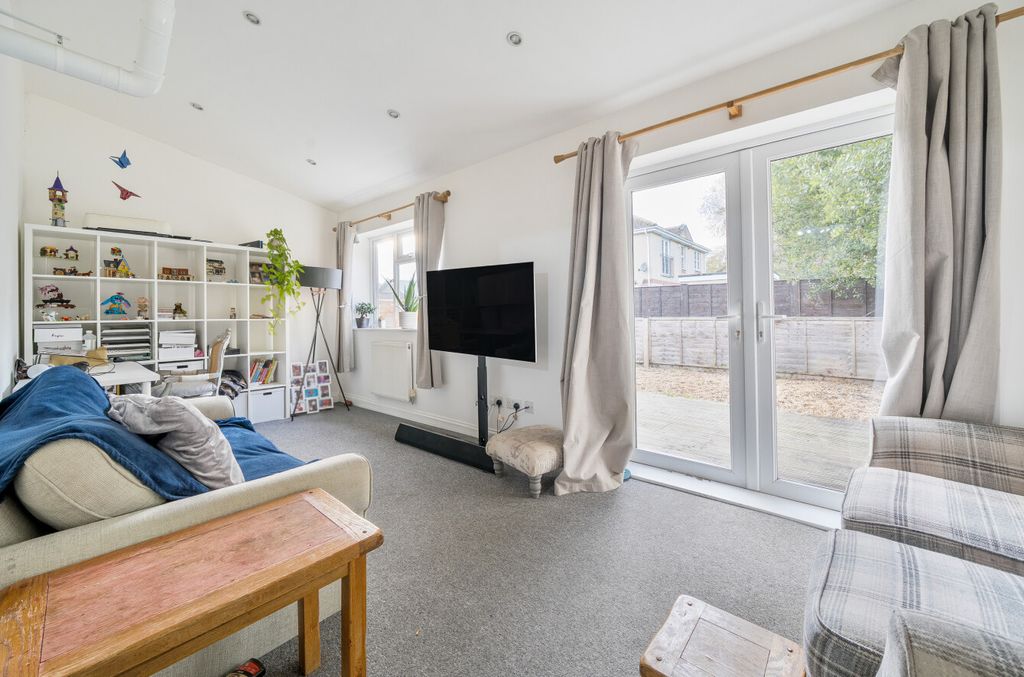 Property photo 2 of 8 1381418-11-69135d...