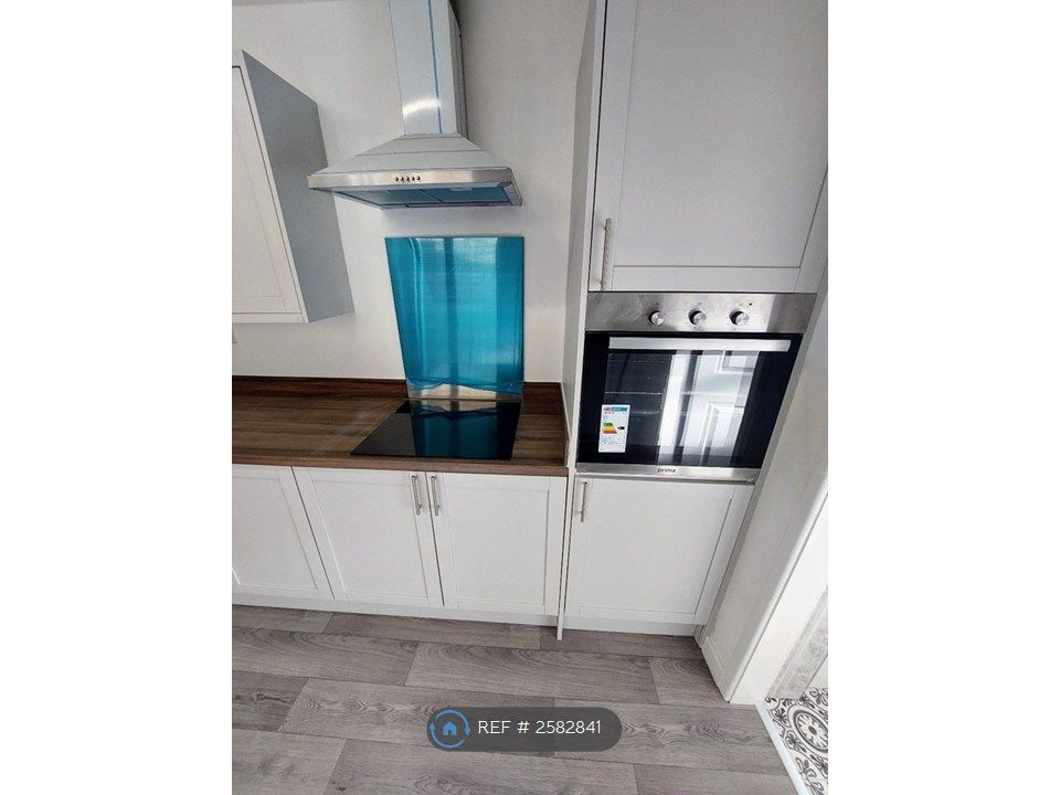 Property photo 2 of 17 Built In Cooker And Ceramic Hob