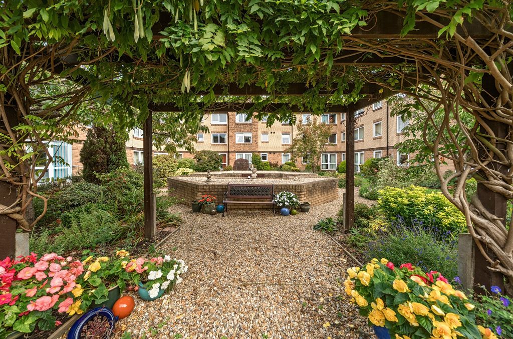 Property photo 3 of 12 1363891-14-68E4d3...