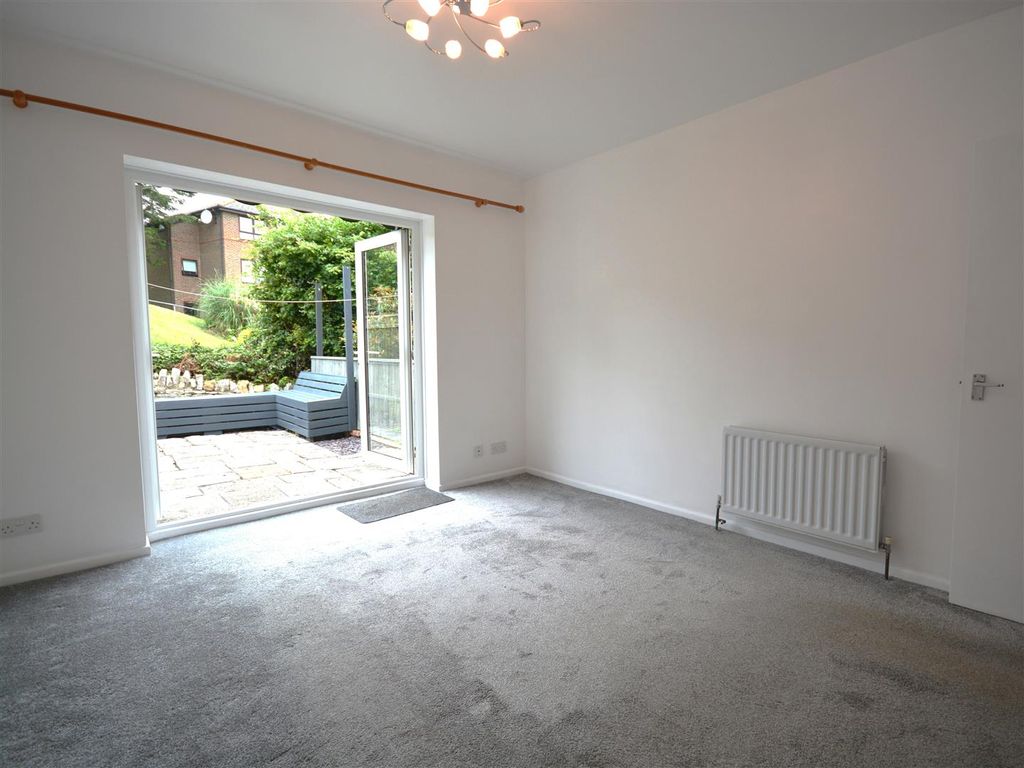 Property photo 2 of 17 4347 Lounge.Jpg