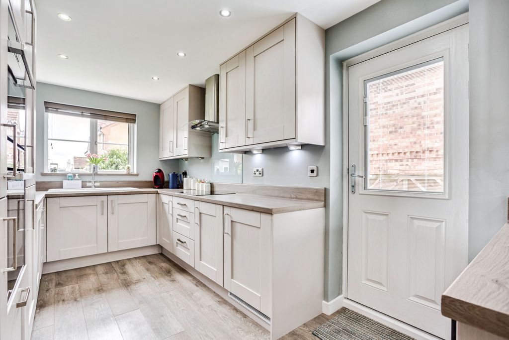 Property photo 3 of 15 Kitchen/Dining Room