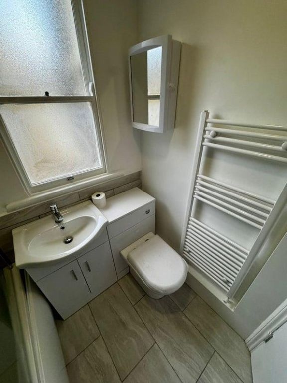 Property photo 2 of 11 Holloway N7 10.Jpg