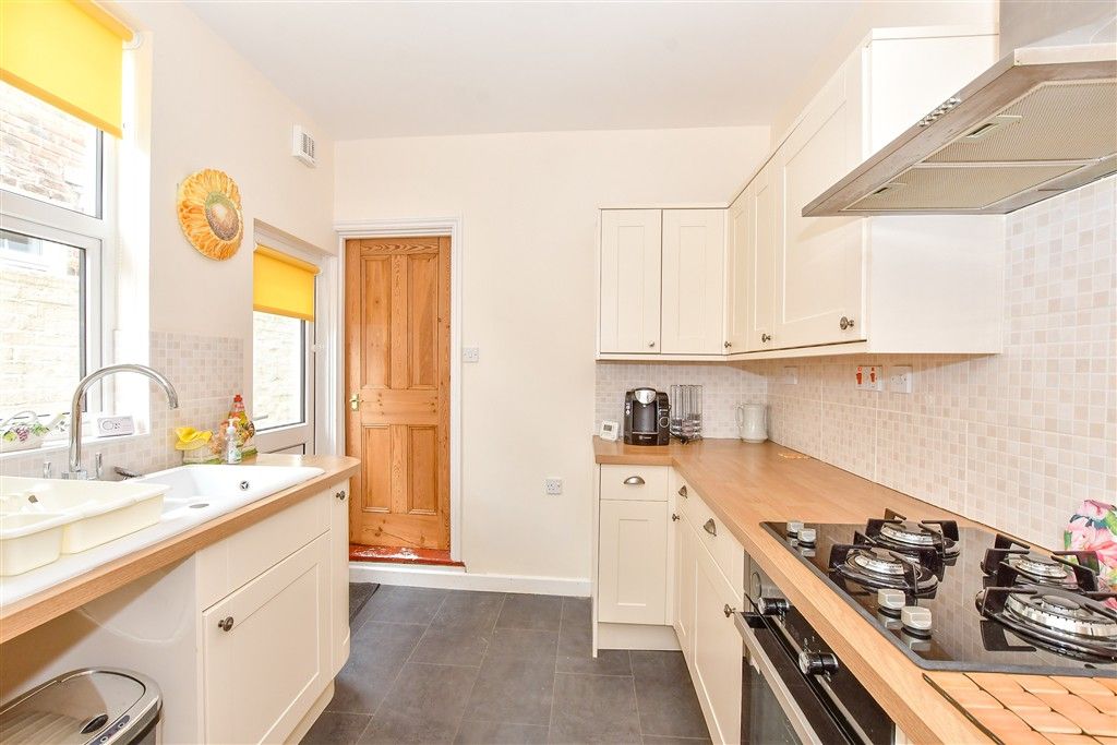 Property photo 3 of 11 Kitchen