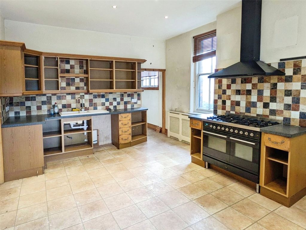Property photo 3 of 16 Dining Kitchen