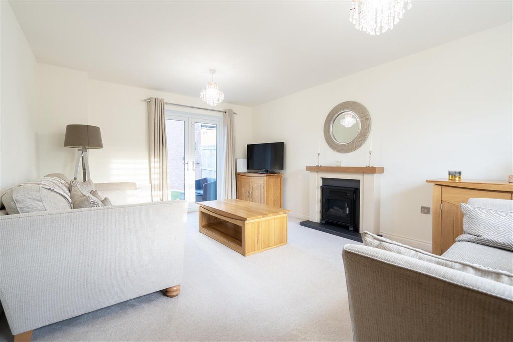 Property photo 2 of 12 Living Room