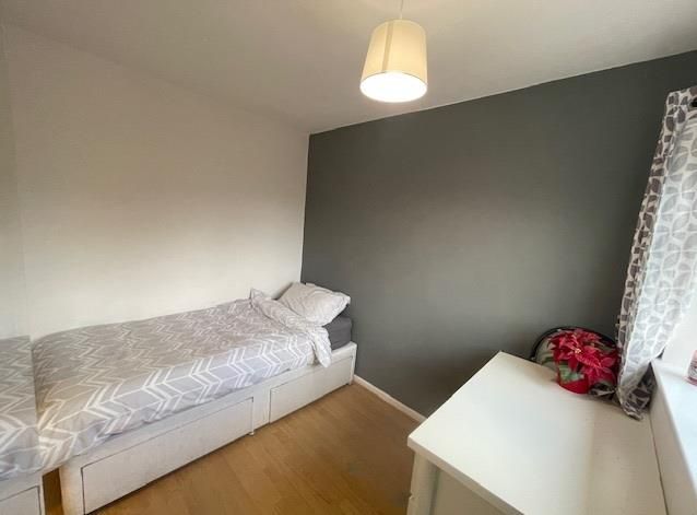 Property photo 3 of 10 Bedroom