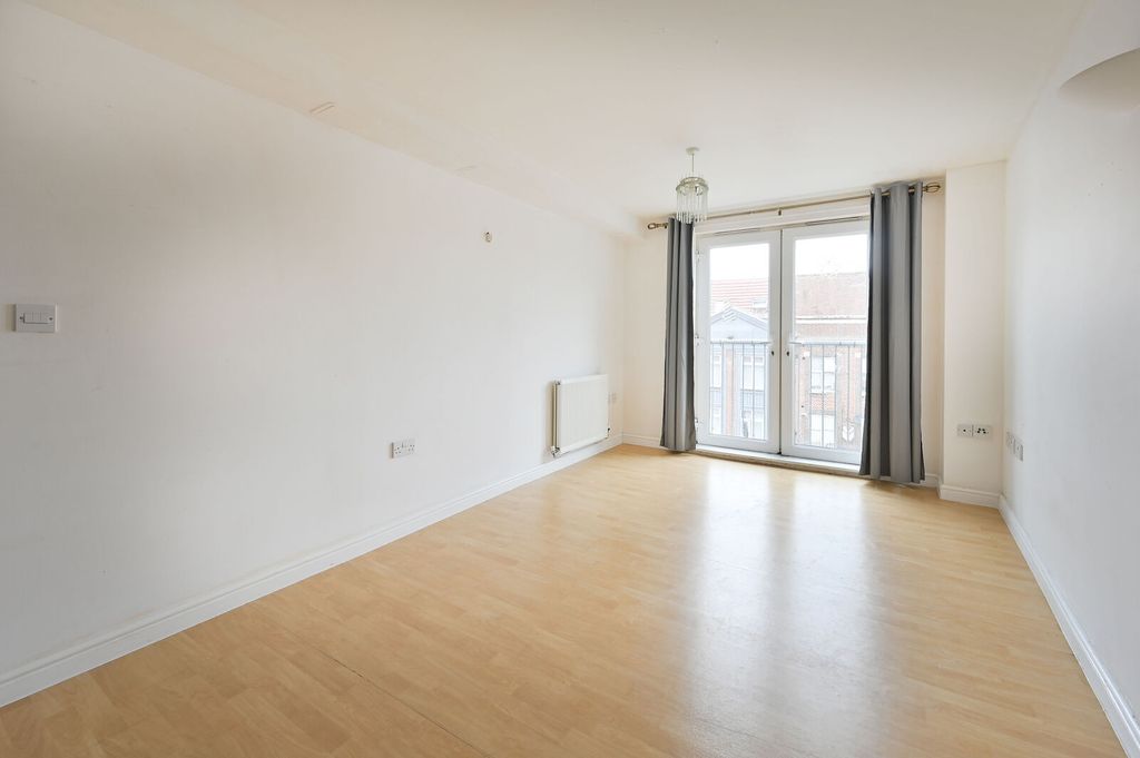 Property photo 2 of 8
