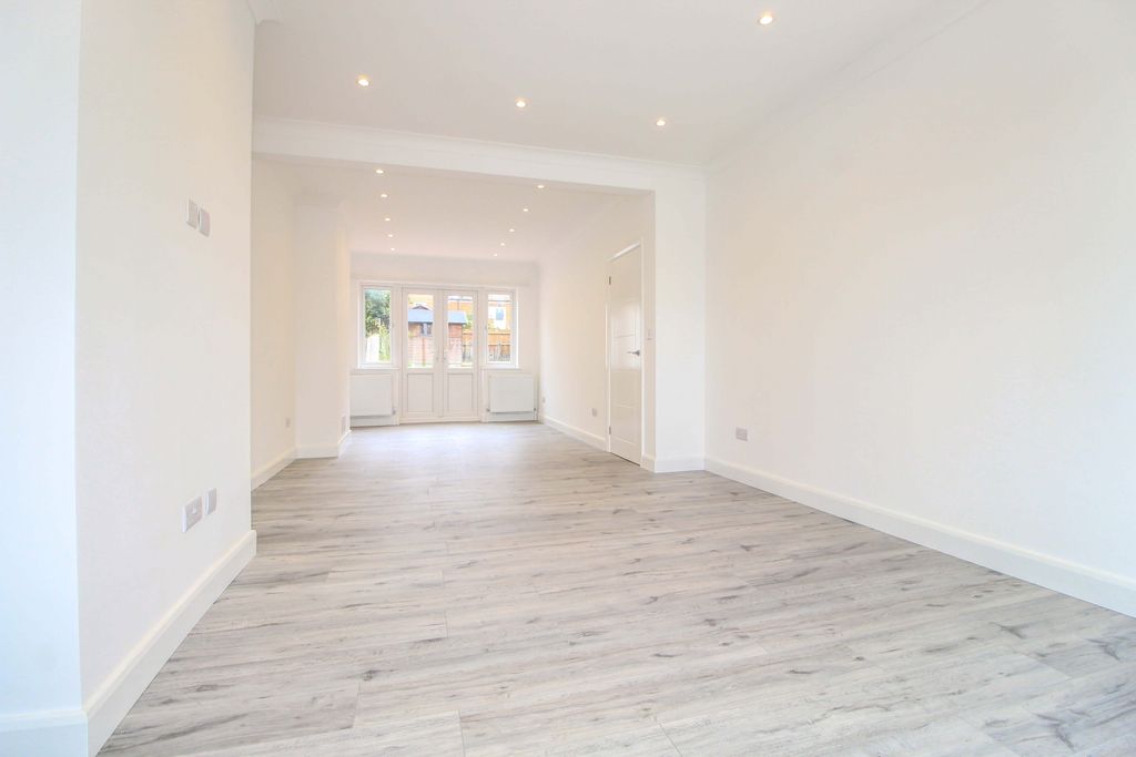 Property photo 3 of 28 Gallery