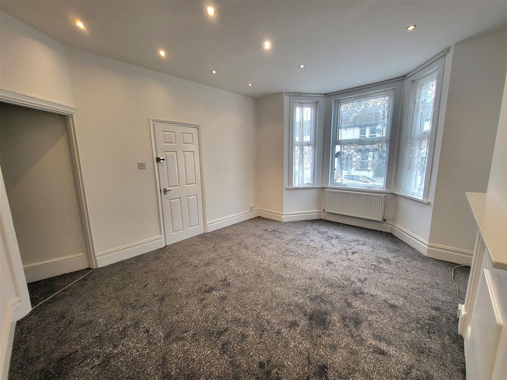 Property photo 3 of 11 1000201590.Jpg