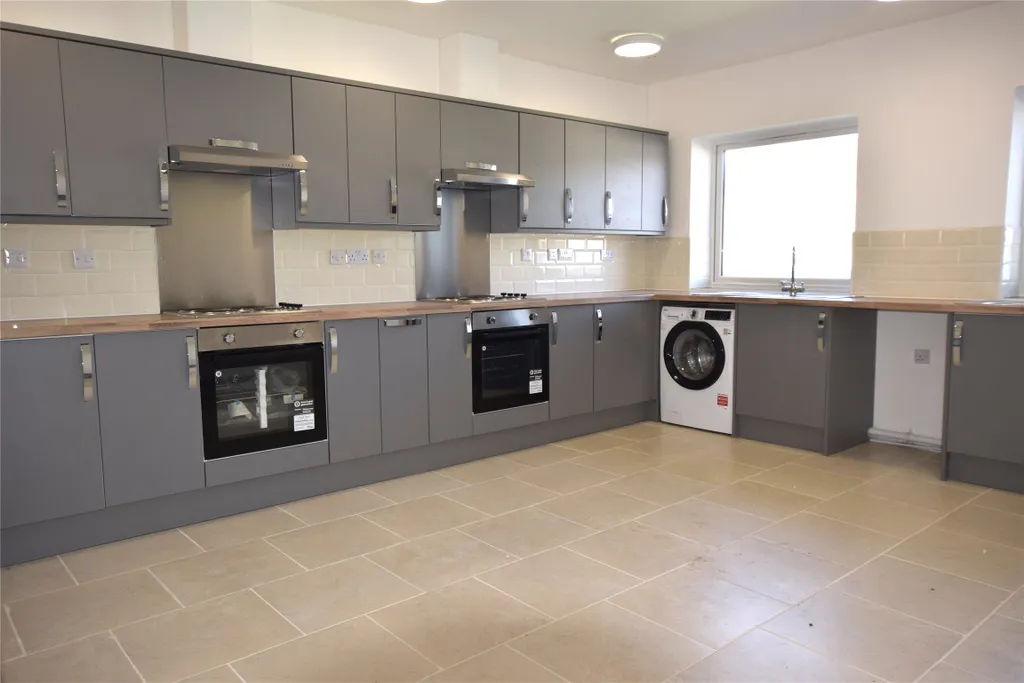 Apartment in Oxford, Cowley - More