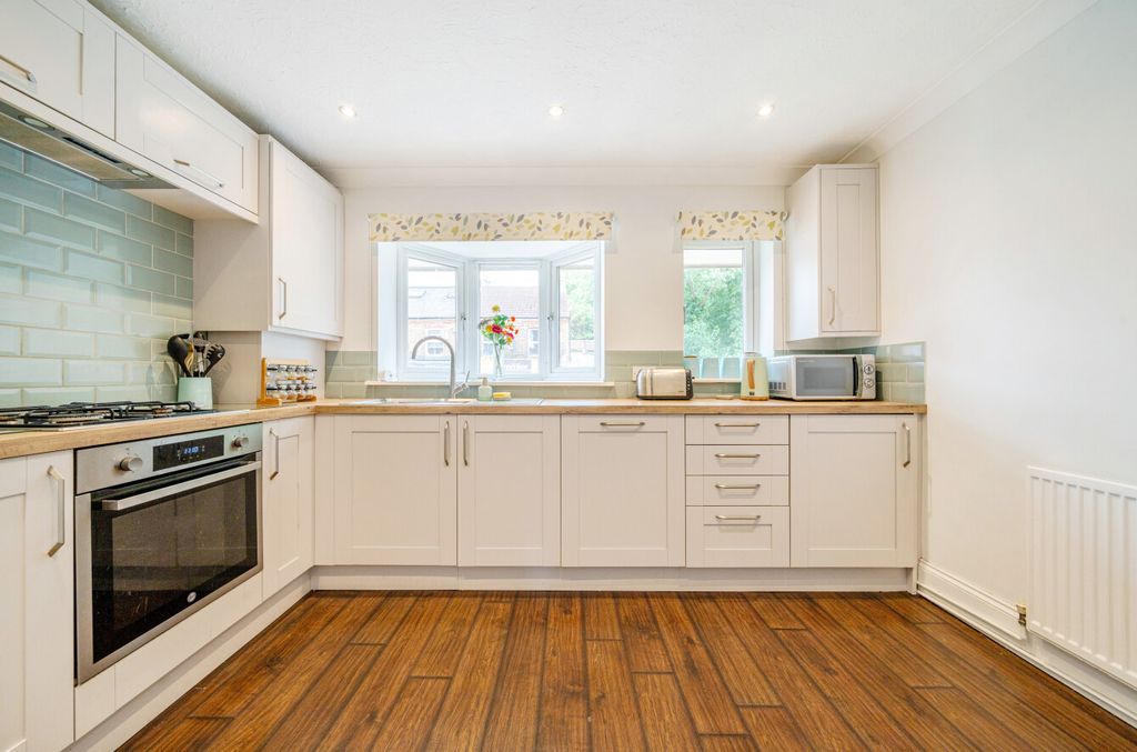 Property photo 2 of 26 1297824-2-6836E41...