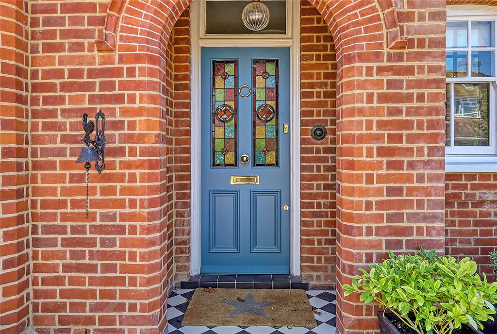 Property photo 2 of 31 Entrance Porch