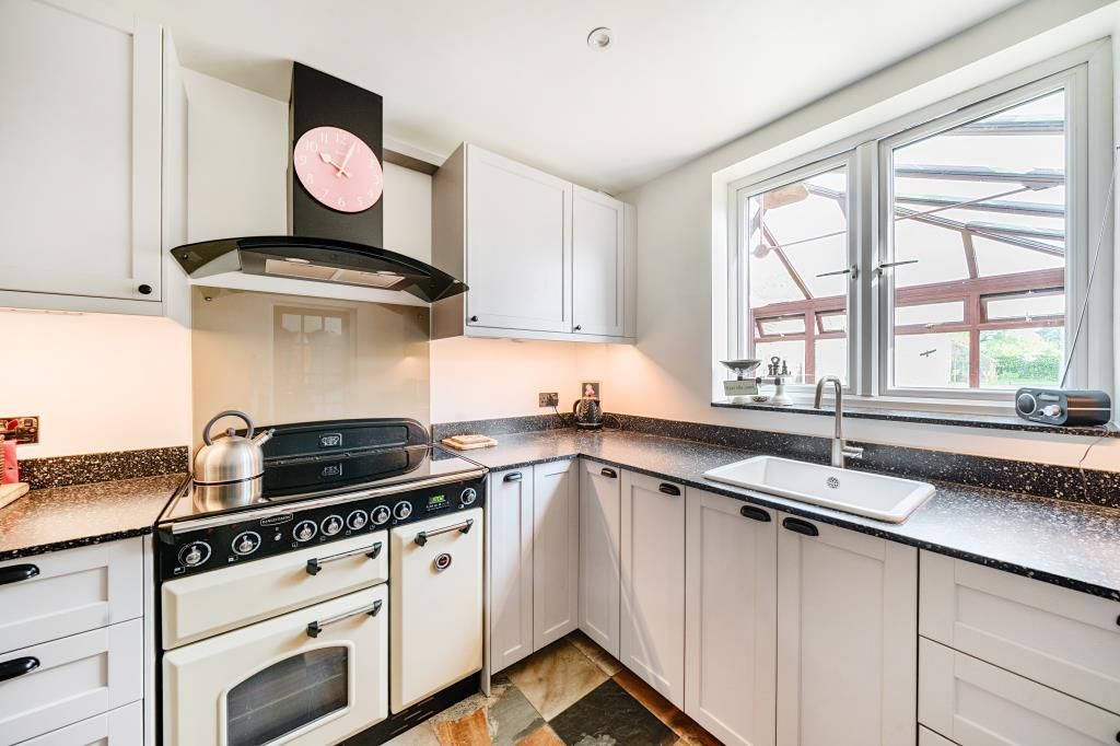 Property photo 2 of 21 Kitchen