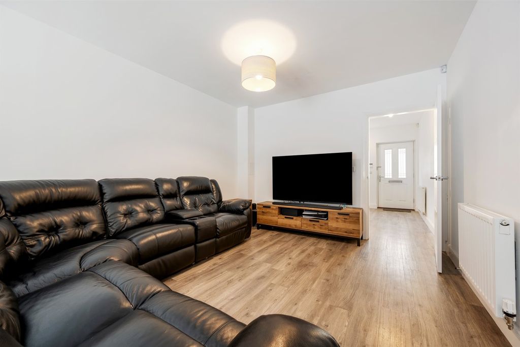 Property photo 3 of 25