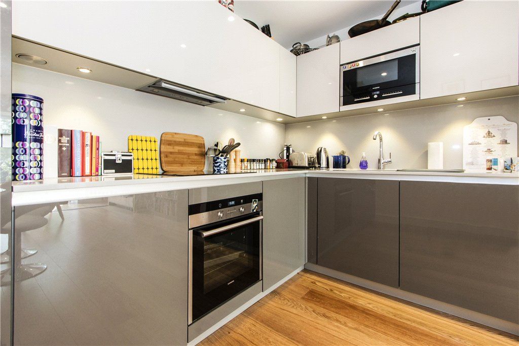 Property photo 3 of 7 Kitchen