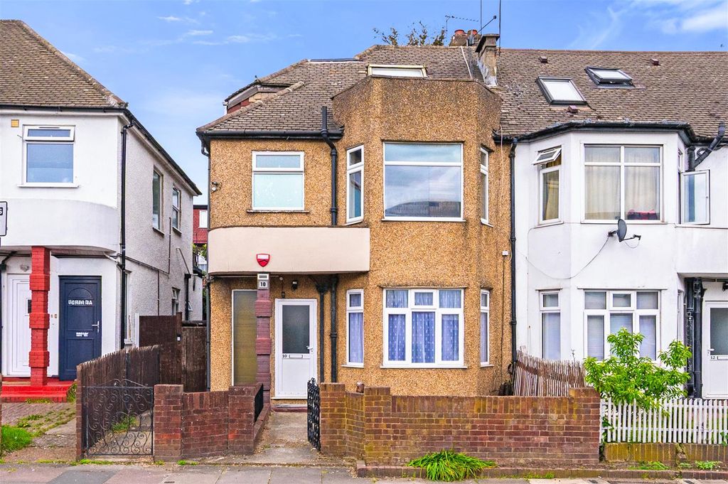 Property photo 1 of 9 Daniels_Brendon Avenue London, Nw10_016.Jpg
