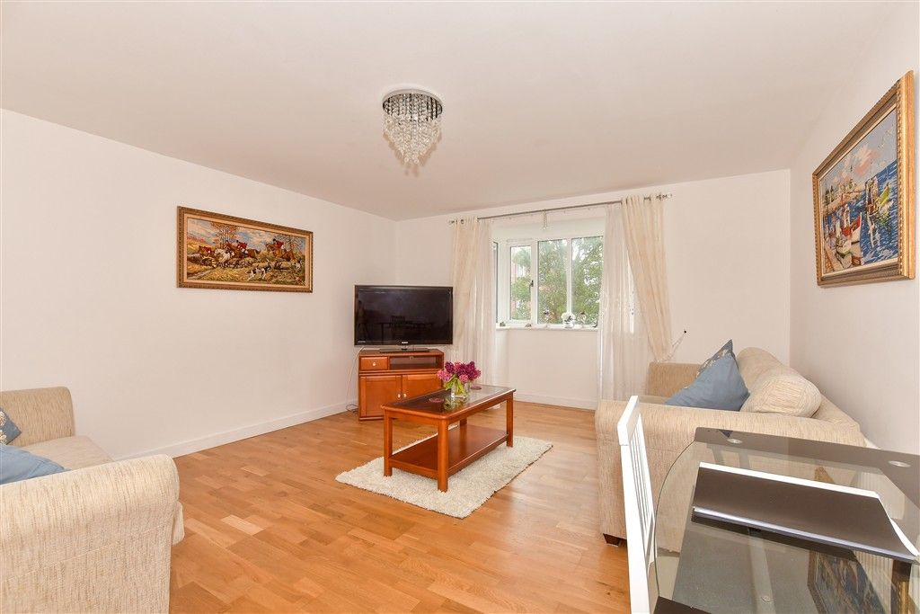 Property photo 1 of 9 Lounge