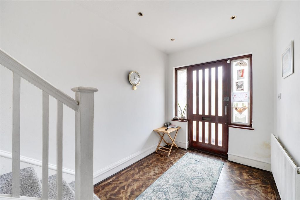Property photo 2 of 12 Entrance Hall.Jpg
