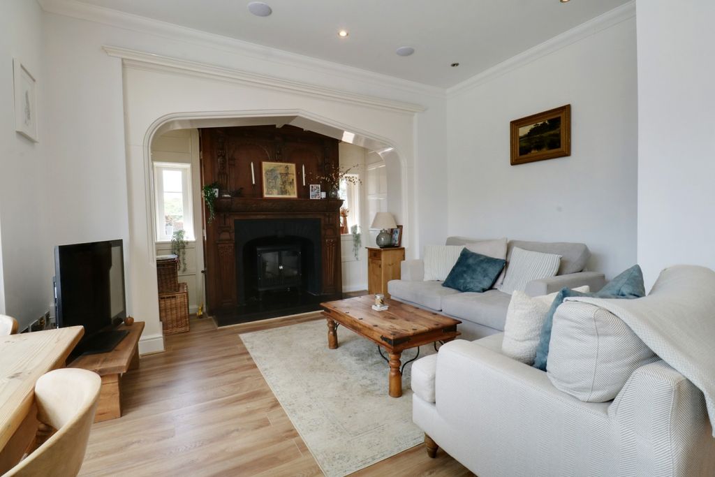 Property photo 3 of 12 4396342
