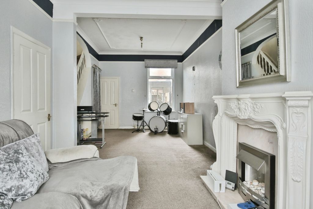 Property photo 2 of 13 3944664