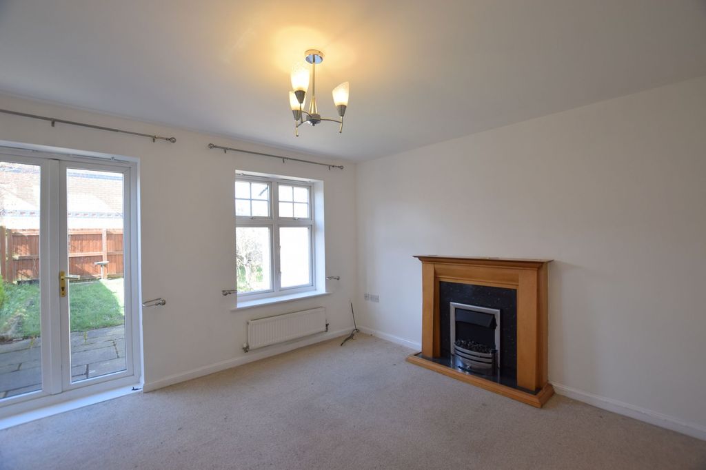 Property photo 3 of 10 Living Room