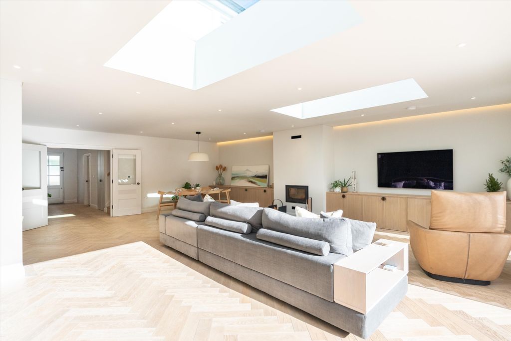 Property photo 3 of 29 Image