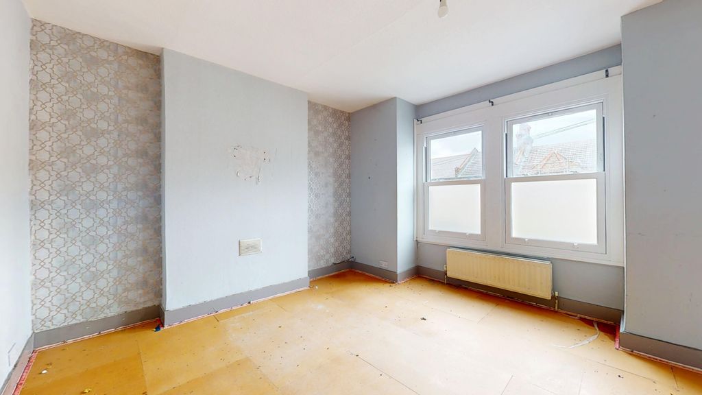 Property photo 2 of 16 Flat B, 158 Leahurst Road, Hither Green, London, Se13 5Nl