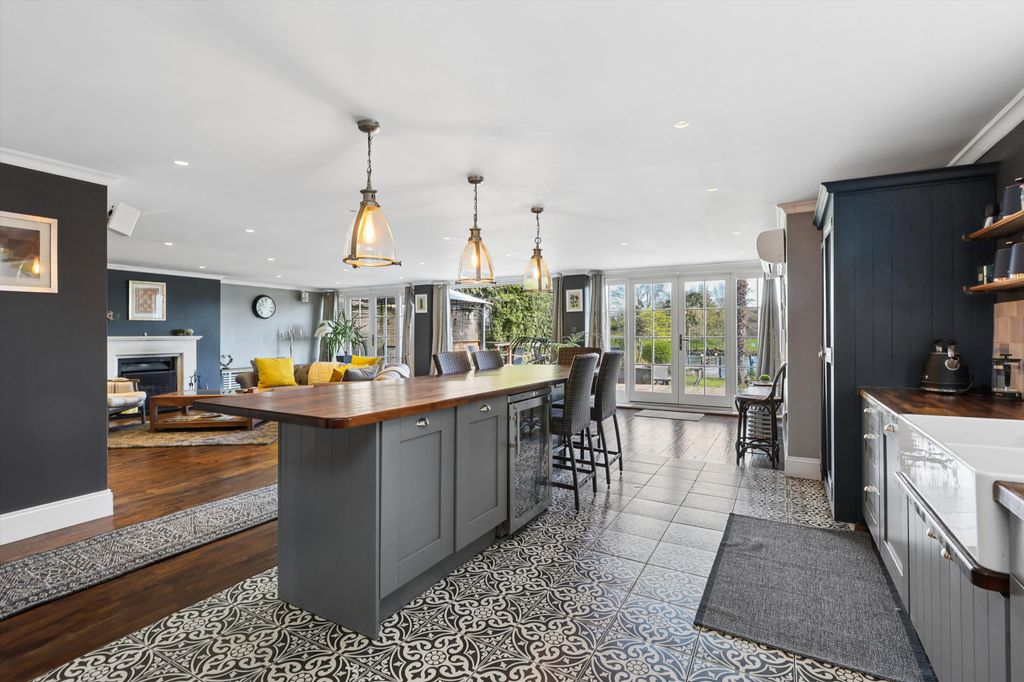 Property photo 3 of 22 Image