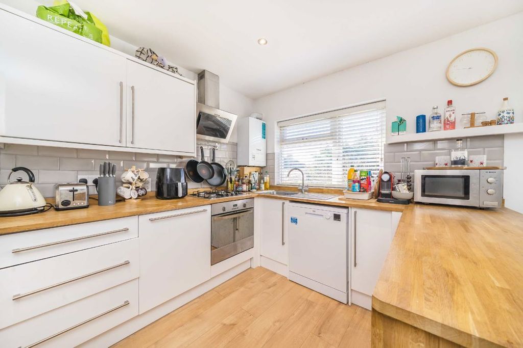 Property photo 3 of 4