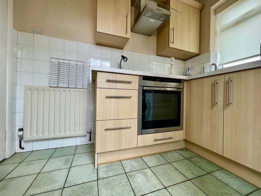 Property photo 3 of 10 Kitchen