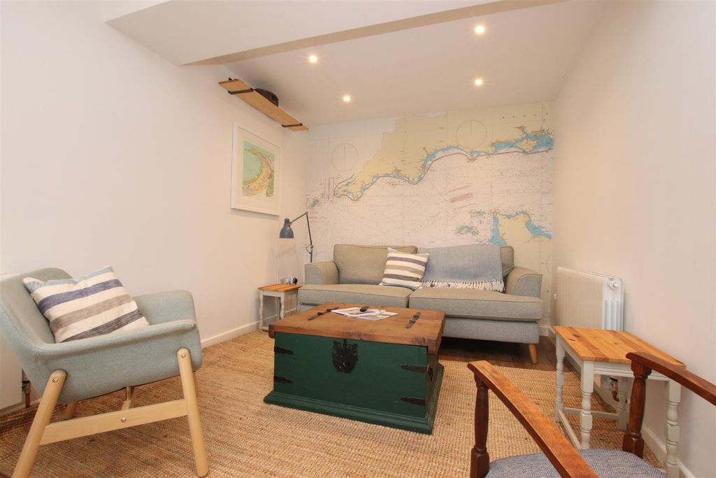 Property photo 3 of 17 Snug Reception Area.Jpg