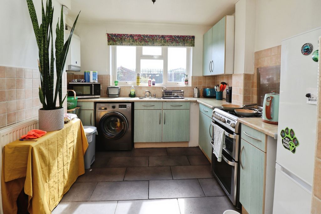 Property photo 2 of 11