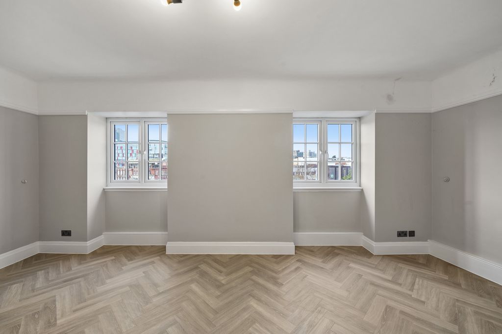 Property photo 3 of 11 Flat 10A, Richmond Chambers (3)