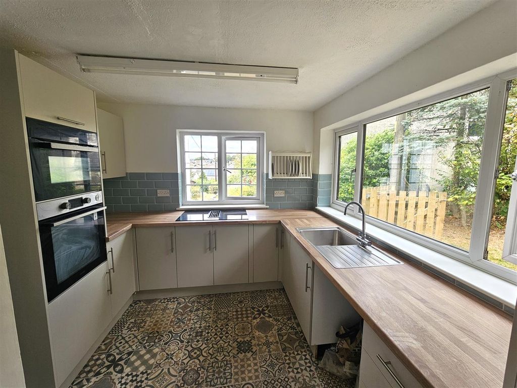 Property photo 2 of 17 Kitchen.Jpg