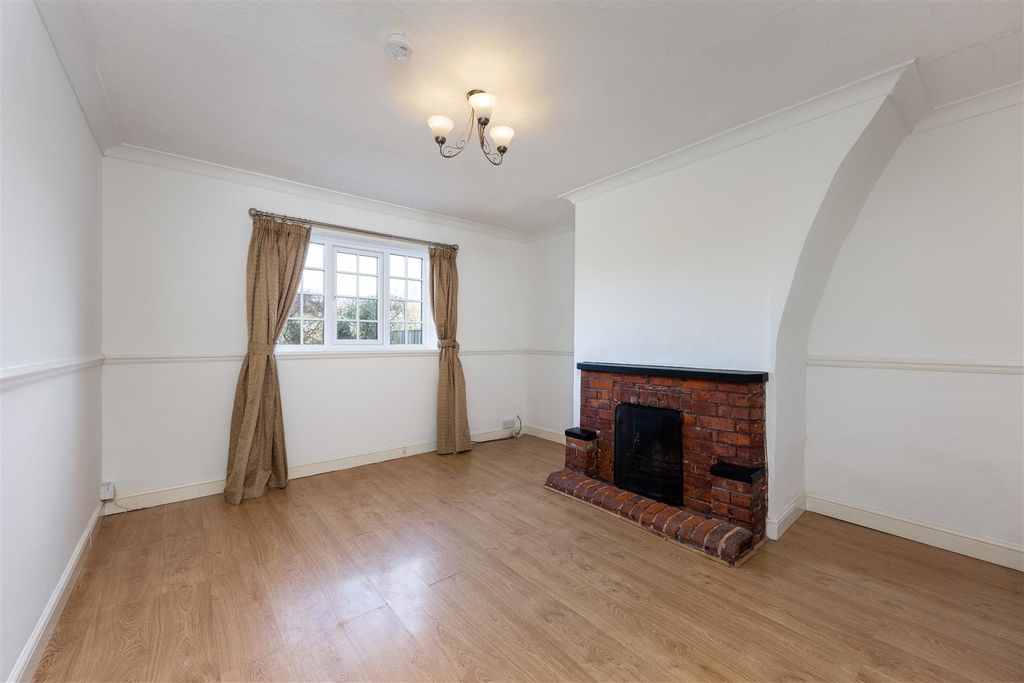 Property photo 3 of 10 Shalfleet_Spence Willard.Jpg