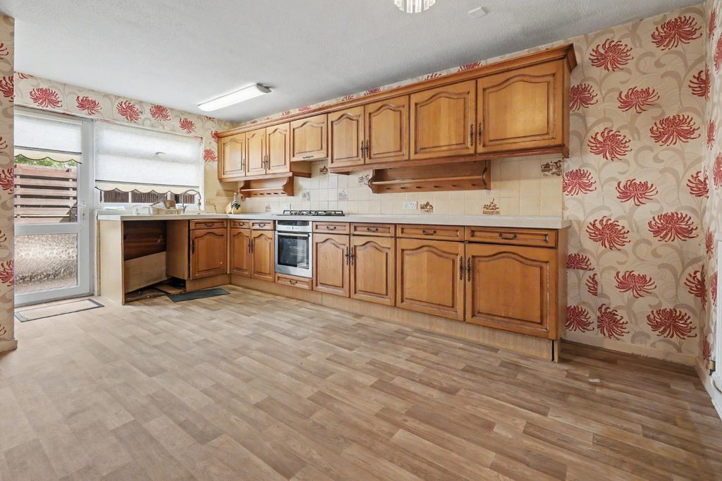 Property photo 2 of 14 4842615