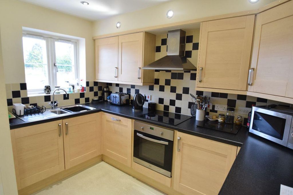Property photo 2 of 6 Kitchen