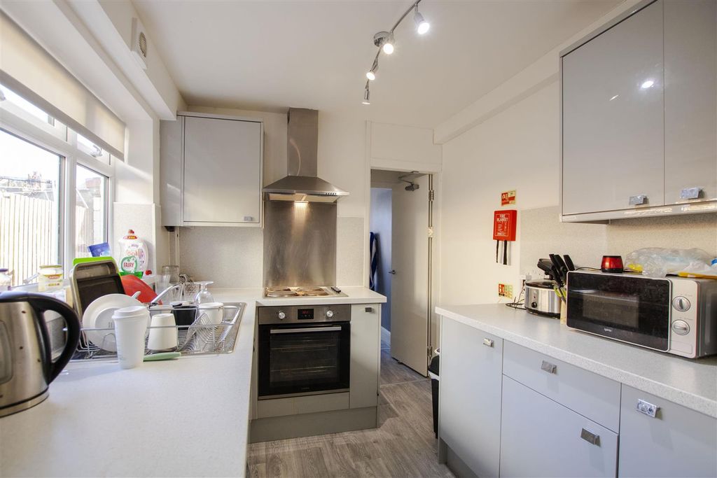 Property photo 2 of 14 Approach