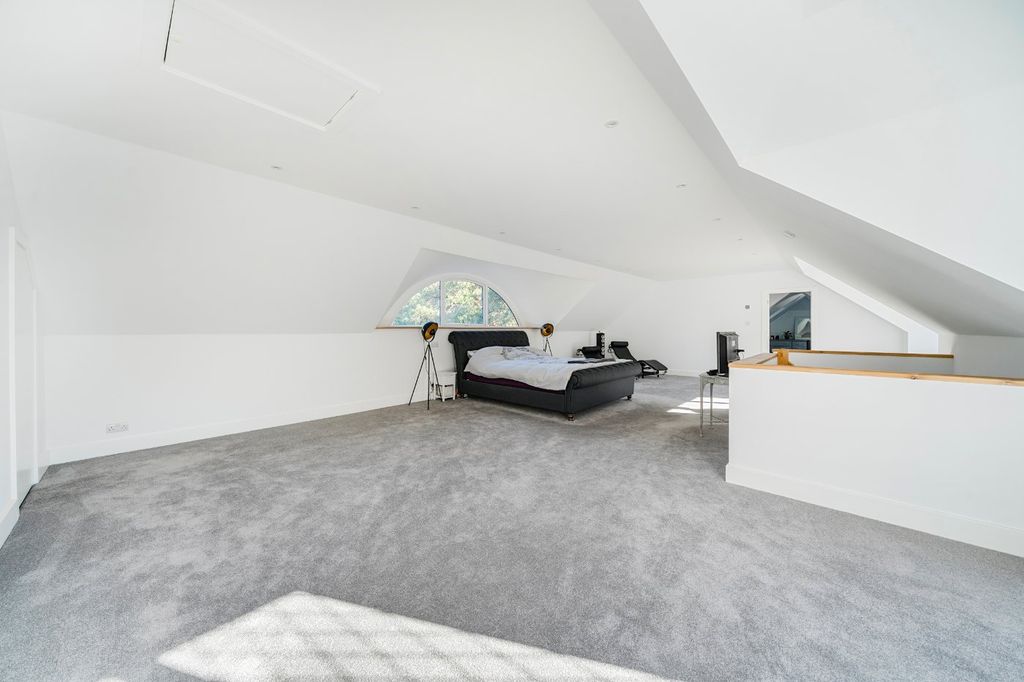 Property photo 3 of 30 Picture No. 19