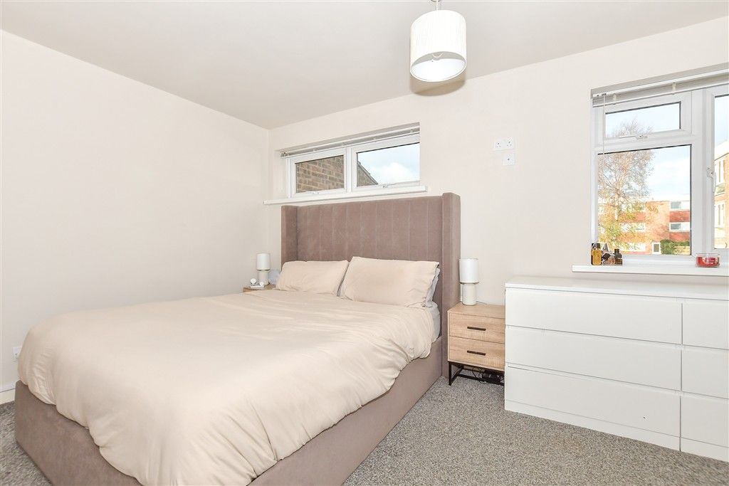 Property photo 1 of 11 Bedroom 1