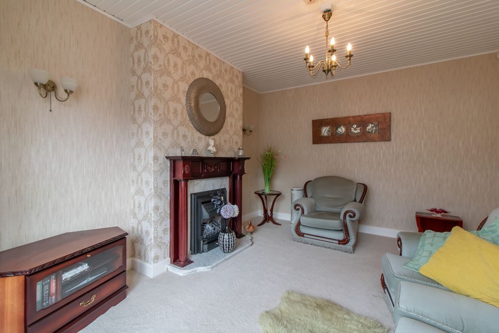 Property photo 3 of 13 Image 2