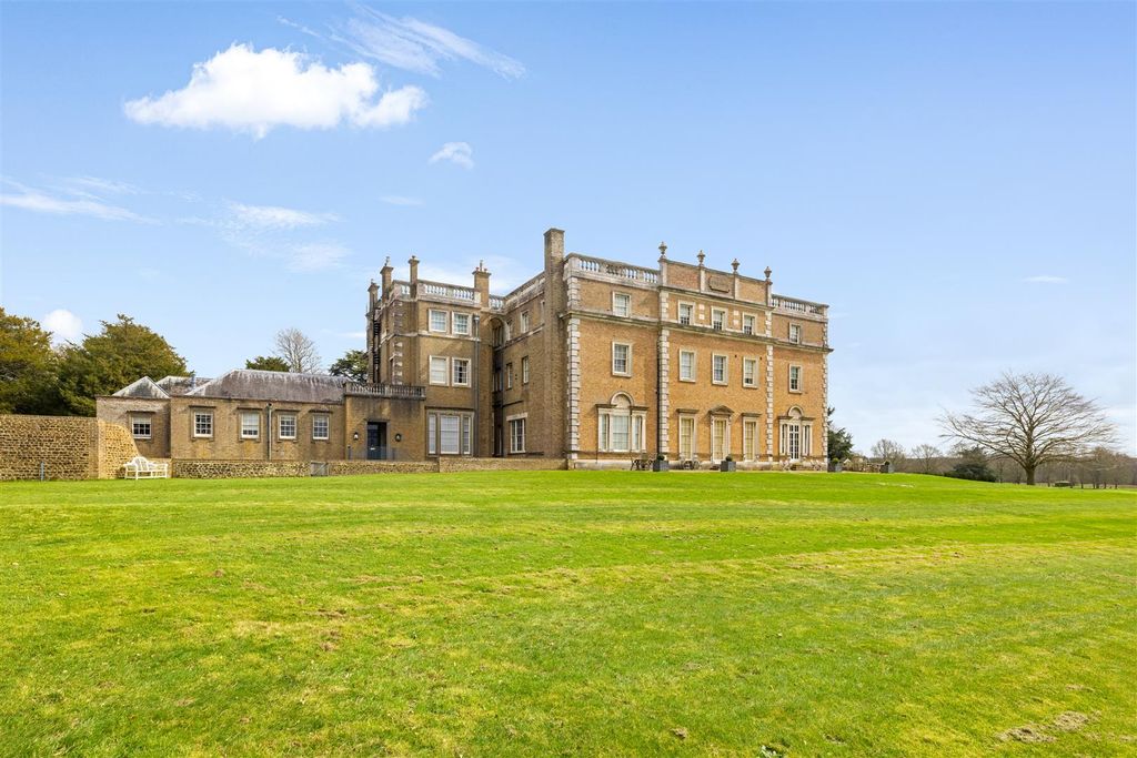Property photo 1 of 33 4 Peper Harow House, Peper Harow, Gu8 6Bg-67.Jpg