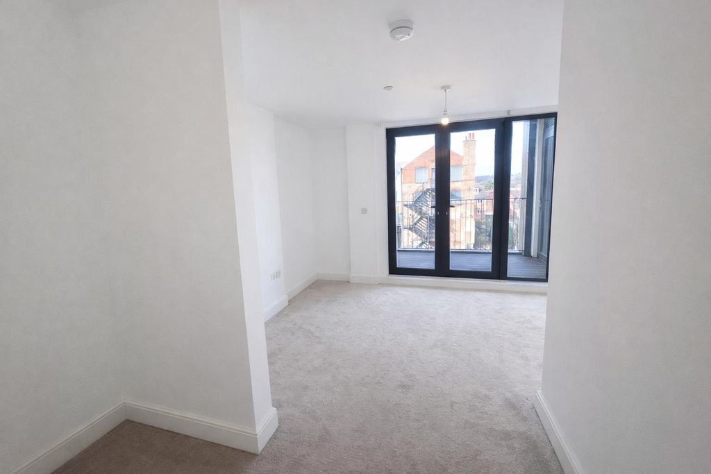 Property photo 3 of 7 Bedroom 1