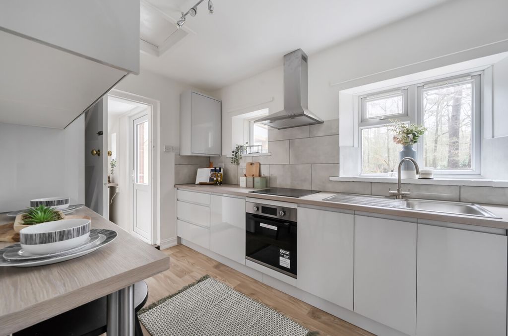 Property photo 2 of 28 1404679-30-69777c...