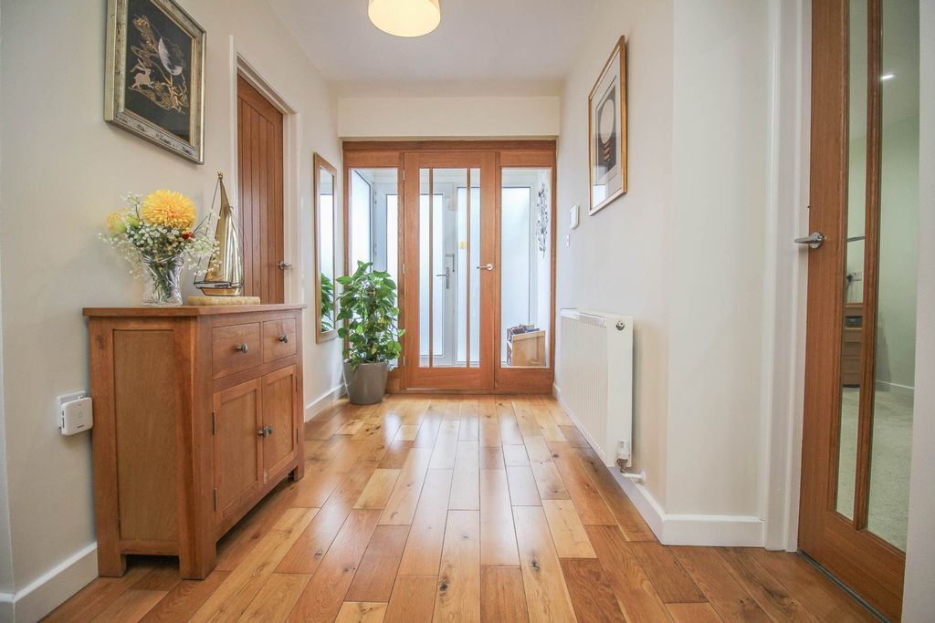 Property photo 3 of 33