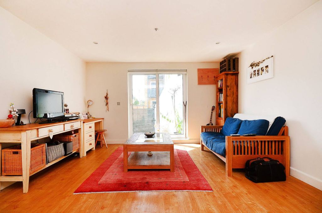 Property photo 3 of 12